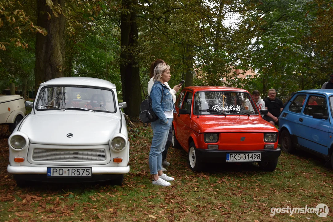 Zlot samochodów retro w Zamku Wielkopolskim w Rokosowie