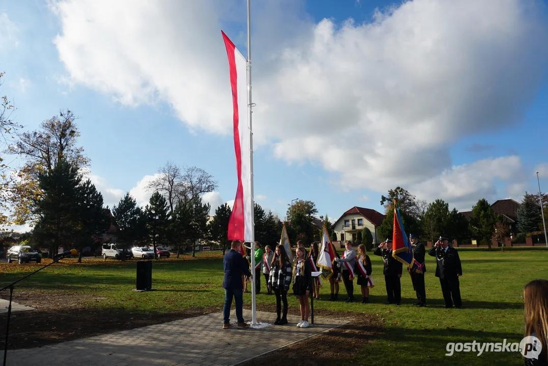 Patriotycznie w Szkole Podstawowej z Oddziałami Integracyjnymi im. M. Kopernika w Piaskach