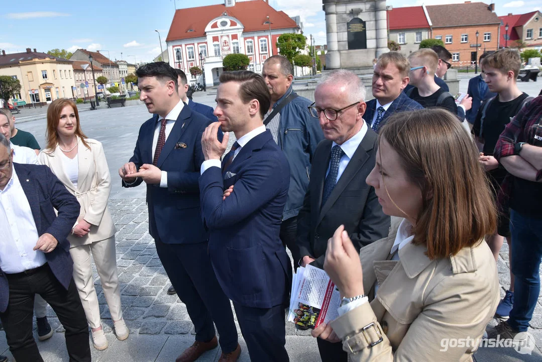 Lider Konfederacji Krzysztof Bosak w Gostyniu spotkał się z mieszkańcami