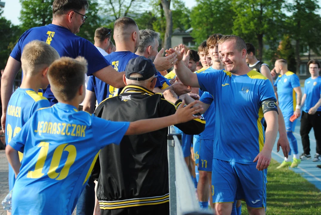 Piast Kobylin rozbity w kwadrans. Fenomenalny gol Adama Popławskiego [ZDJĘCIA]