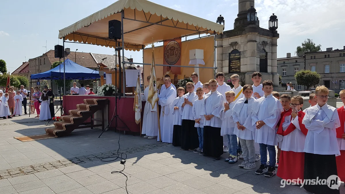 Gostyń - Boże Ciało 2023 - procesja ulicami miasta