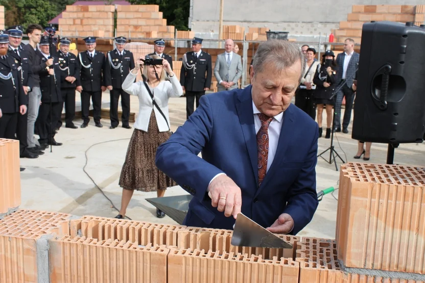 W Gołuchowie wmurowano kamień węgielny pod budowę GCK-u i siedziby OSP [ZDJĘCIA] - Zdjęcie główne