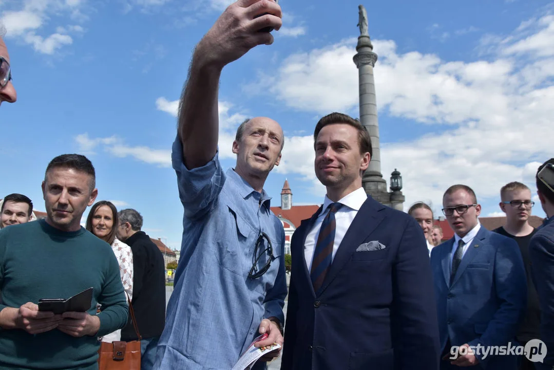 Lider Konfederacji Krzysztof Bosak w Gostyniu spotkał się z mieszkańcami