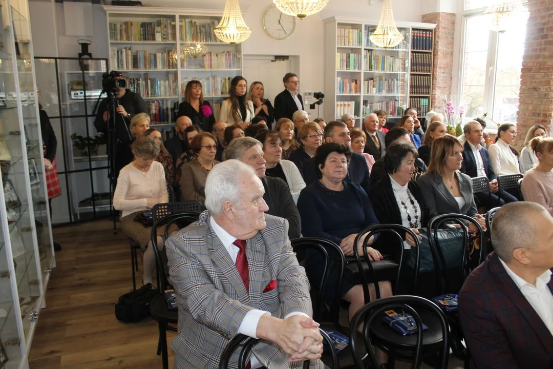 Chocicza z nową biblioteką