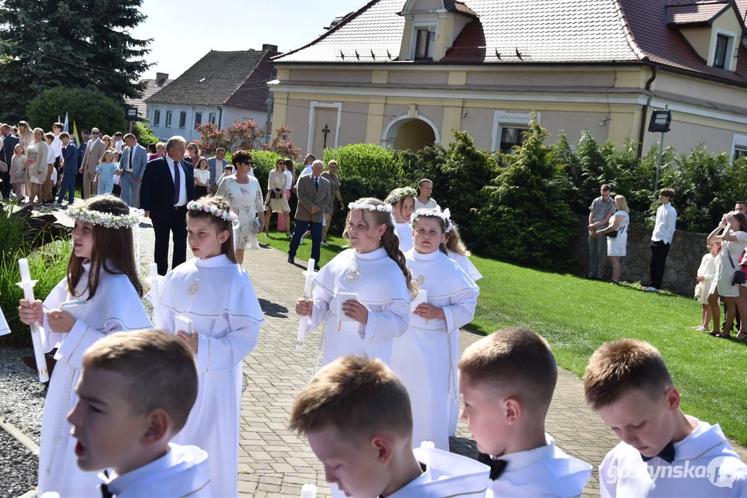 Sakrament I Komunii Świętej w parafii w Pogorzeli