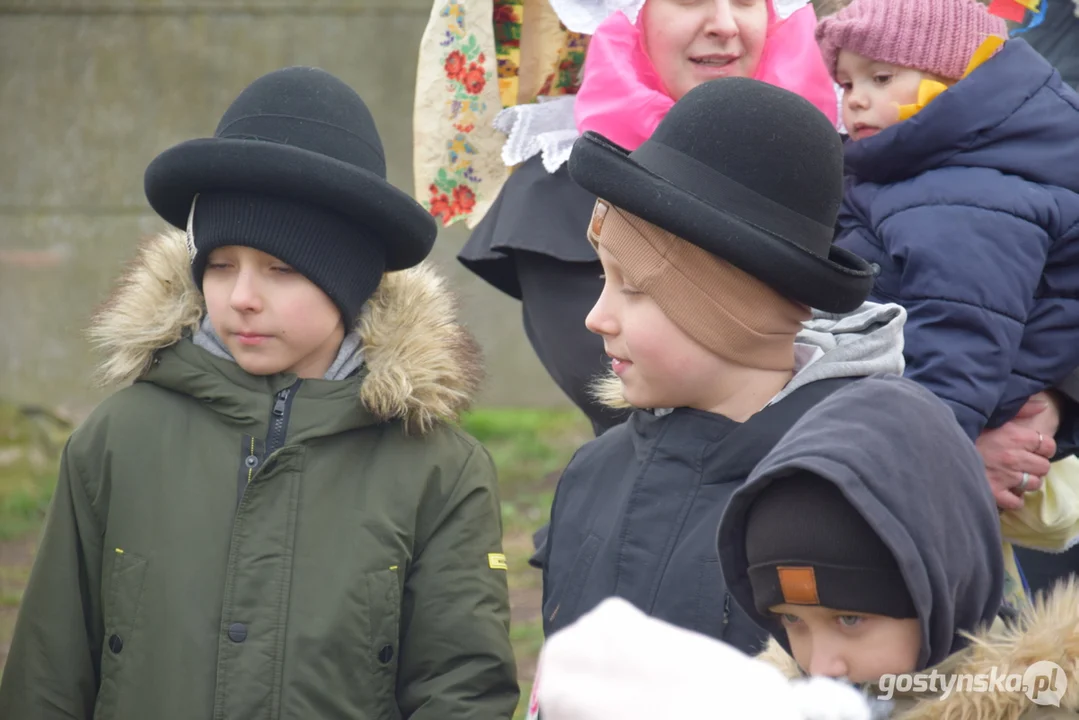 Obrzędy palenia i topienia "śmiercichy" oraz "nowego lotka" na Biskupiźnie