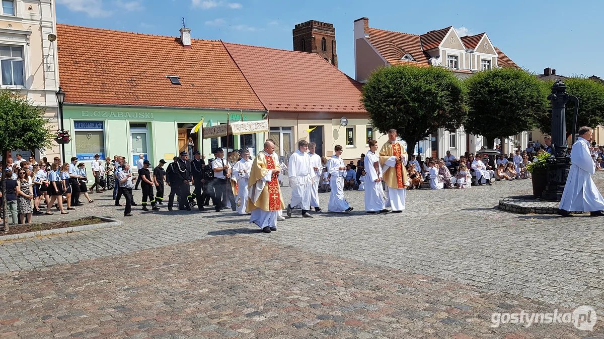 Gostyń - Boże Ciało 2023 - procesja ulicami miasta