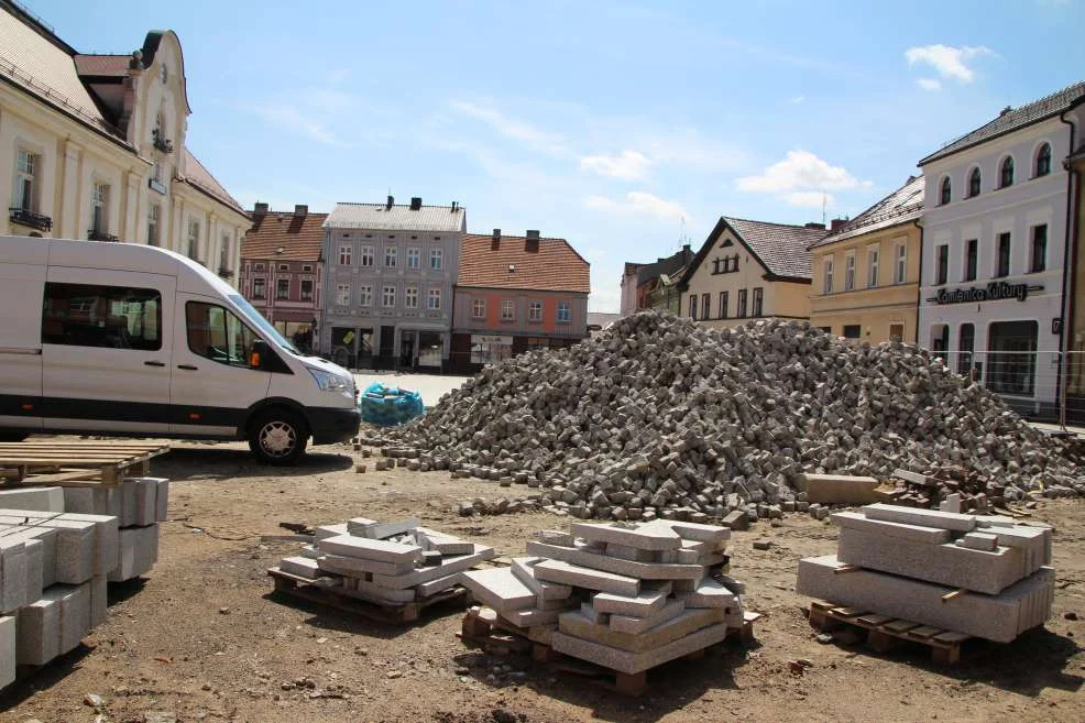 Rewitalizacja centrum Jarocina. Co się stało z kostką z rynku?