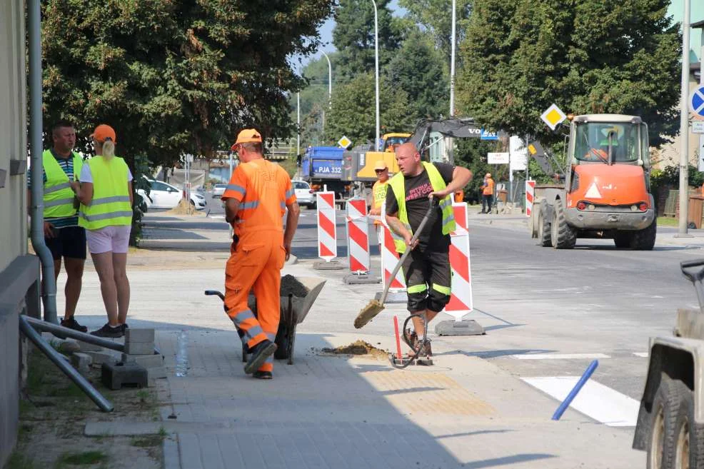 Trwa remont ulic Wojska Polskiego i Poznańskiej. Do kiedy potrwają utrudnienia? [ZDJĘCIA] - Zdjęcie główne