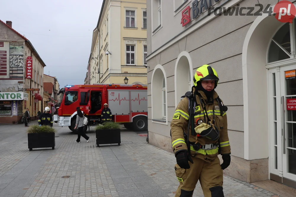 Pożar w kamienicy na rynku w Rawiczu