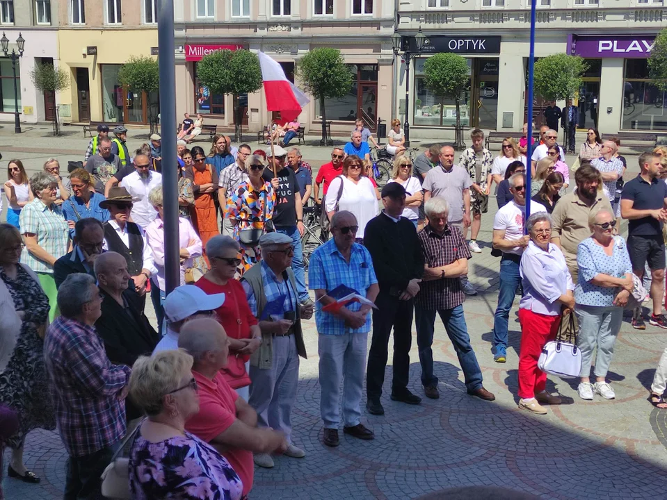 Krotoszyn. Mieszkańcy protestowali na rynku [ZDJĘCIA i FILM] - Zdjęcie główne