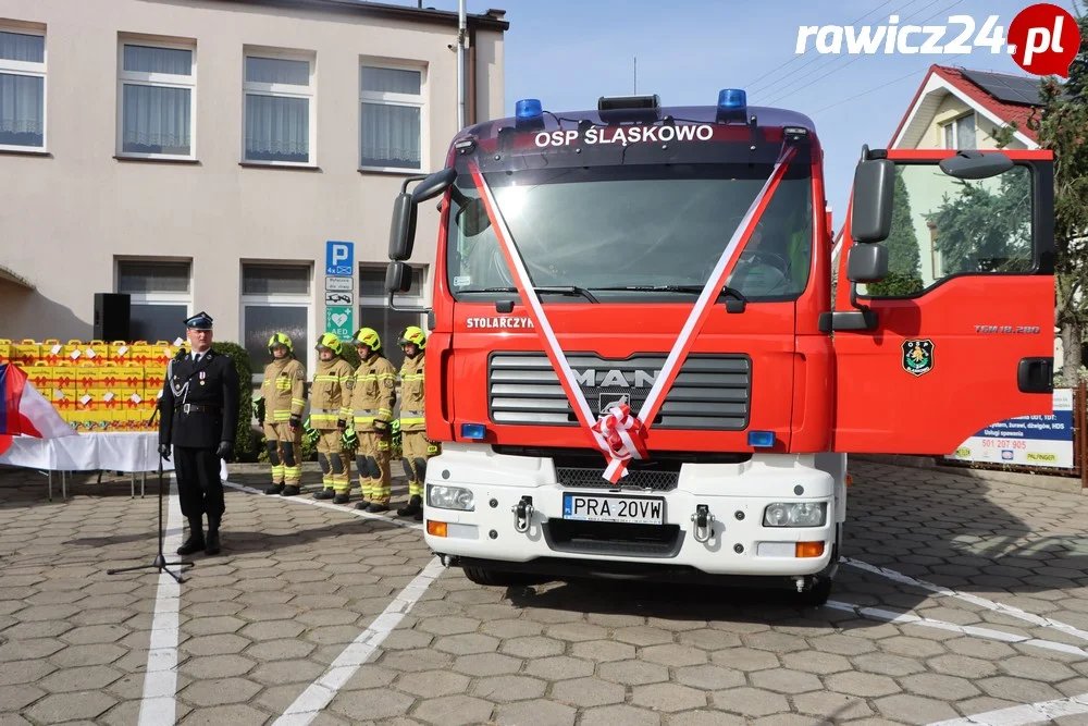 Uroczyste przekazanie auta jednostce OSP Śląskowo