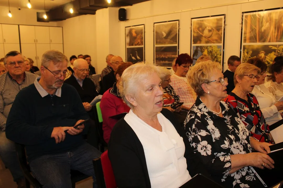 Koncert patriotyczny Chóru Mieszanego im. K. T. Barwickiego i Klubu Społecznego "Jarocino"