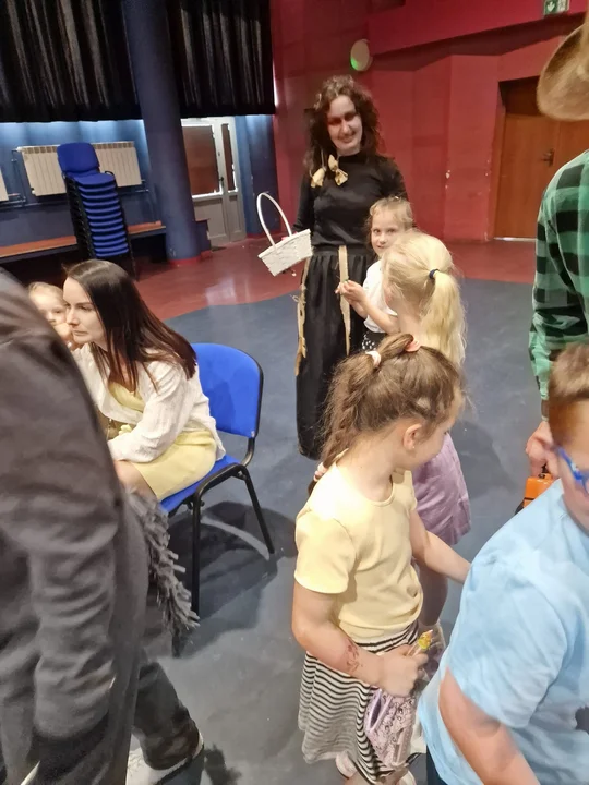 Jaś i Małgosia w Gostyniu - rodzice wystąpili dla przedszkolaków