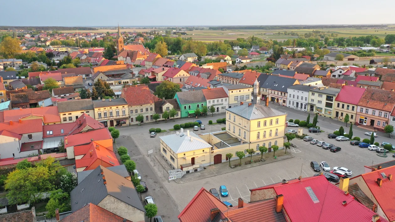 Rynek w Jutrosinie.  Rozpoczyna się kolejny etap prac - Zdjęcie główne