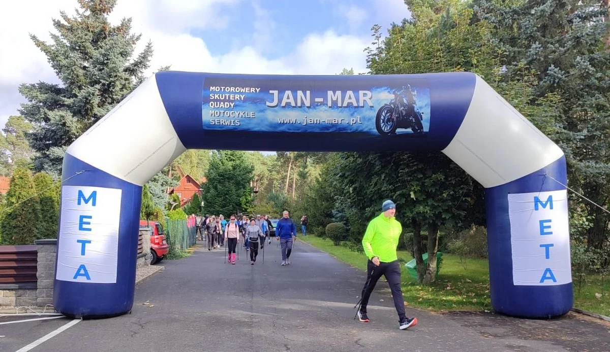 V Marsz po zdrowia z nordic walking w ramach Leśna Triada 2025 w Piaskach