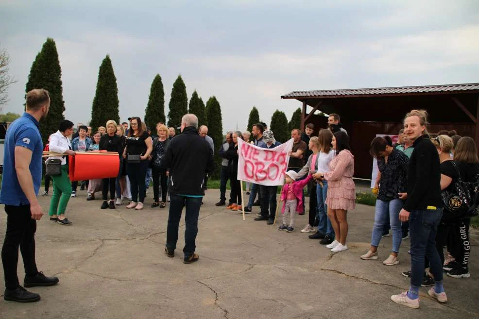 Protest przeciwko budowie ogromnej obowy w Kadziaku