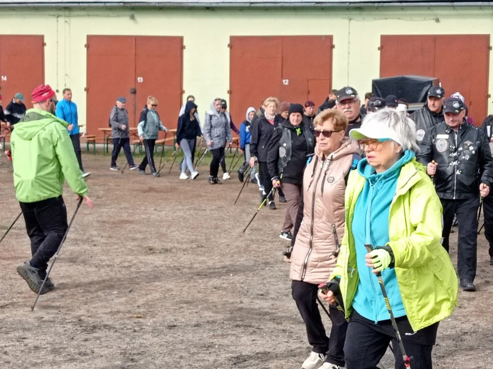 V Marsz po zdrowia z nordic walking w ramach Leśna Triada 2025 w Piaskach