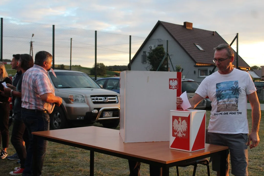 Po trzech tygodniach chciano odwołać sołtyskę Brzóstkowa. Zaskakujący wynik zebrania wiejskiego