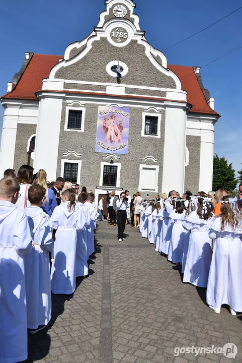 Sakrament I Komunii Świętej w parafii w Pogorzeli