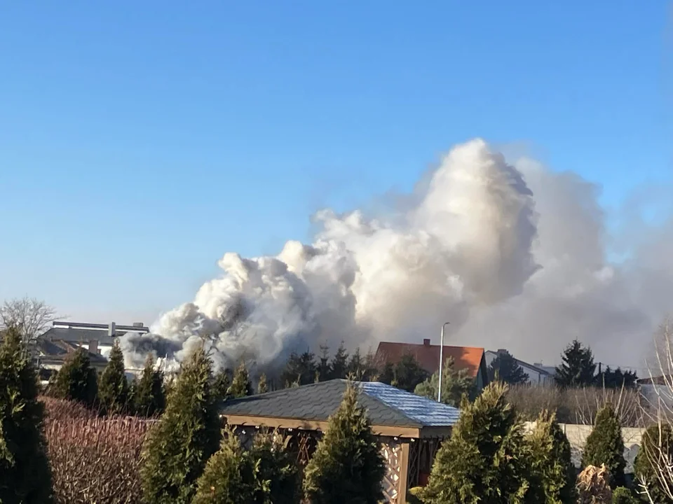 Pożar budynku gospodarczego w Czerminie. Walka z ogniem trwała blisko 4 godziny - Zdjęcie główne