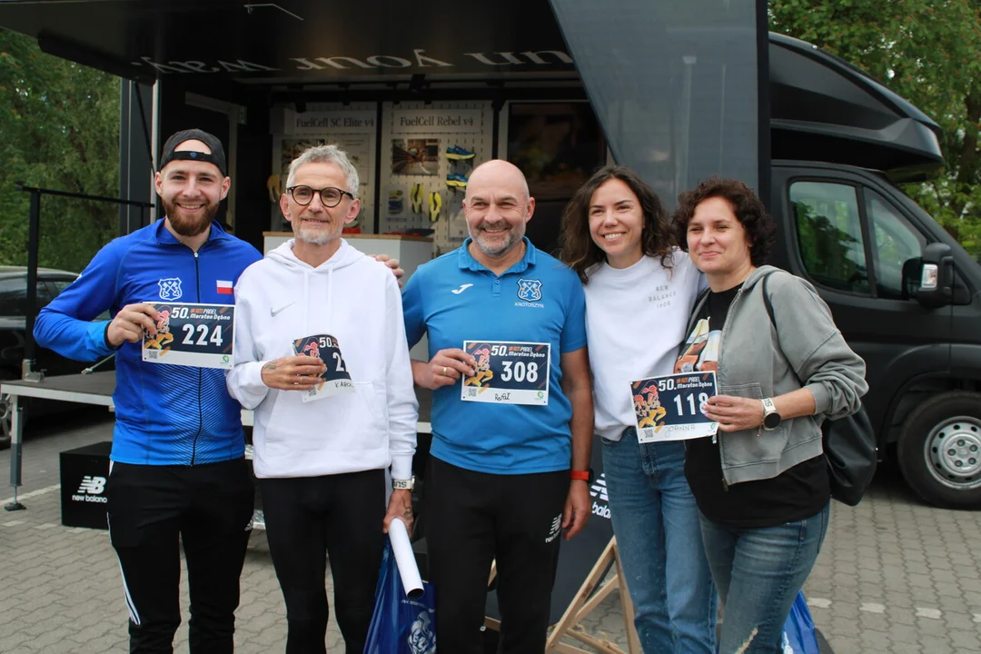 Biegacze KS Krotosz na maratonie w Dębnie