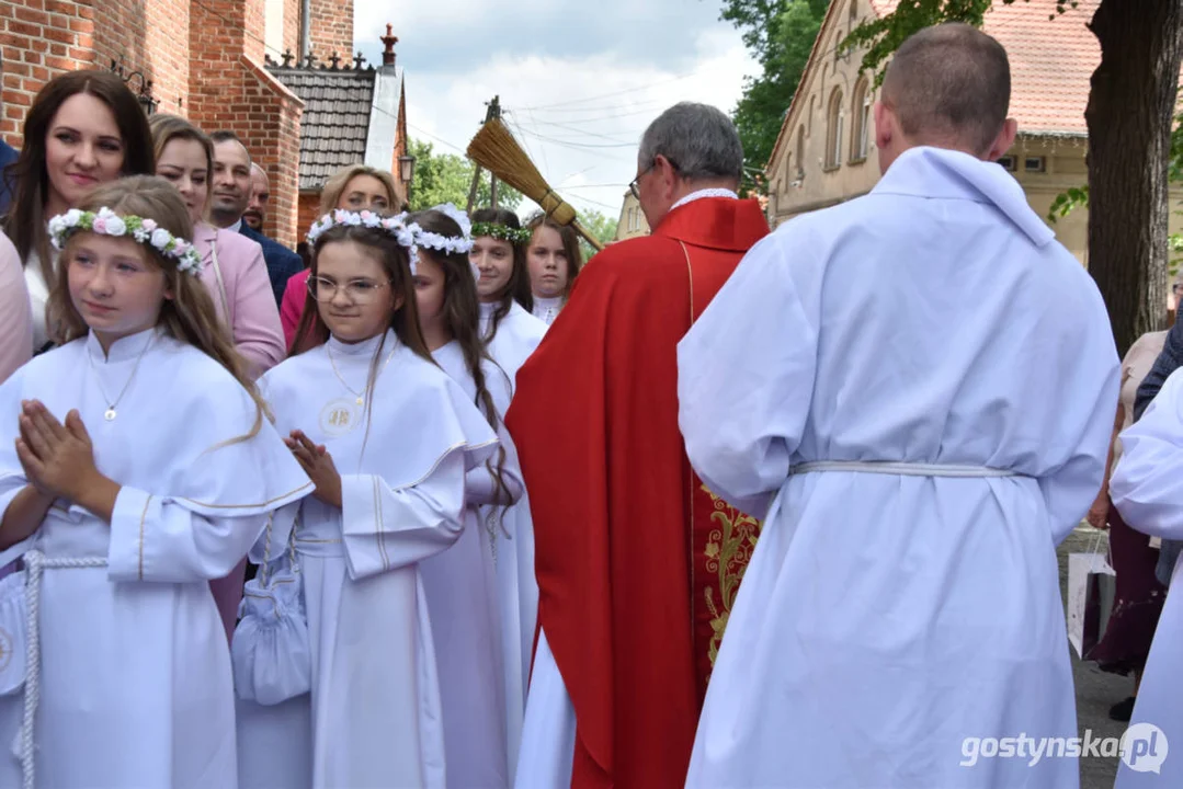 Uroczystość Pierwszej Komunii Świętej w parafii farnej w Gostyniu