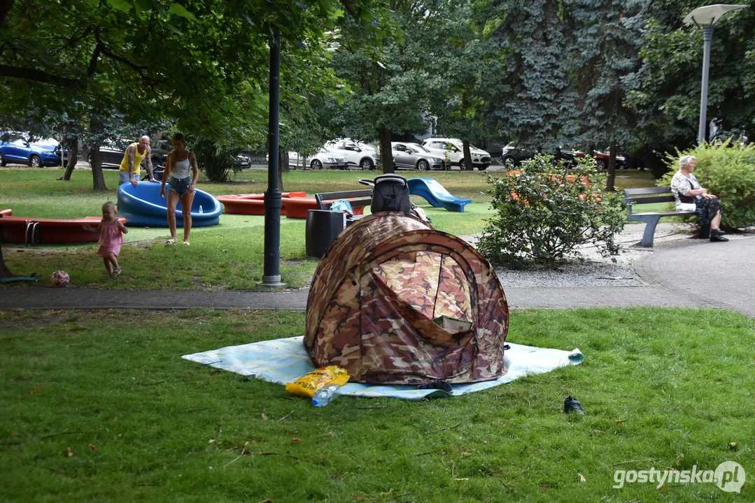 Występ Kapeli Podwórkowej Piaskowianie na plantach w Gostyniu