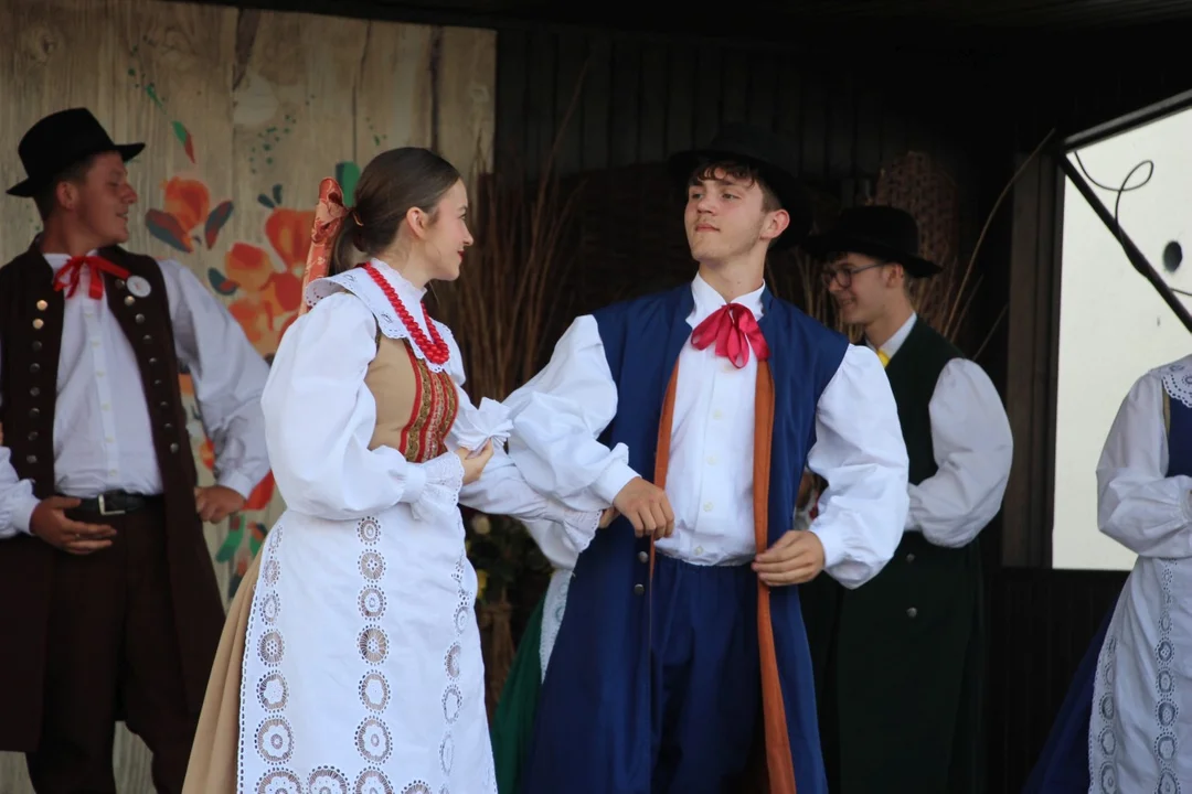 Zespoły z południowej Wielkopolski zjechały na Estradę Folkloru [ZDJĘCIA] - Zdjęcie główne