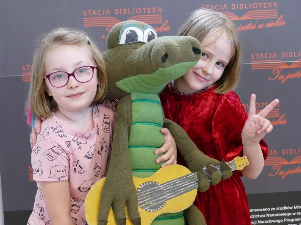 Dzieci z Pleszewa i Kuczkowa obejrzały spektakl o żabach [ZDJĘCIA] - Zdjęcie główne