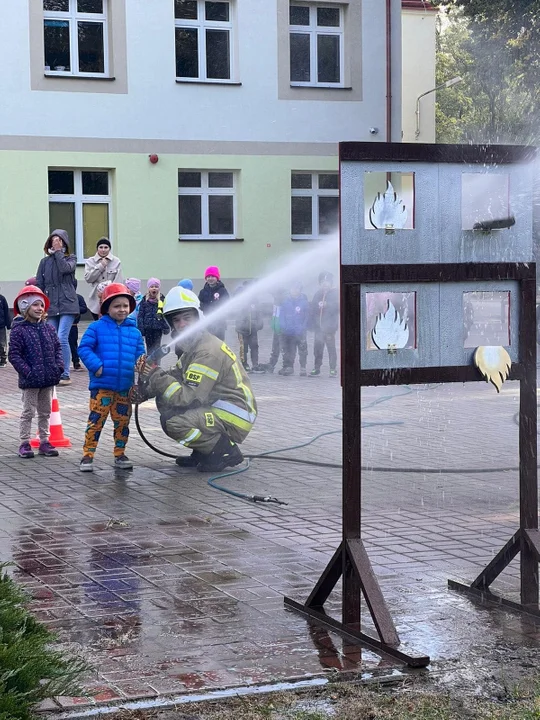 Wizyta strażaków z Niniewa u przedszkolaków w Kwileniu