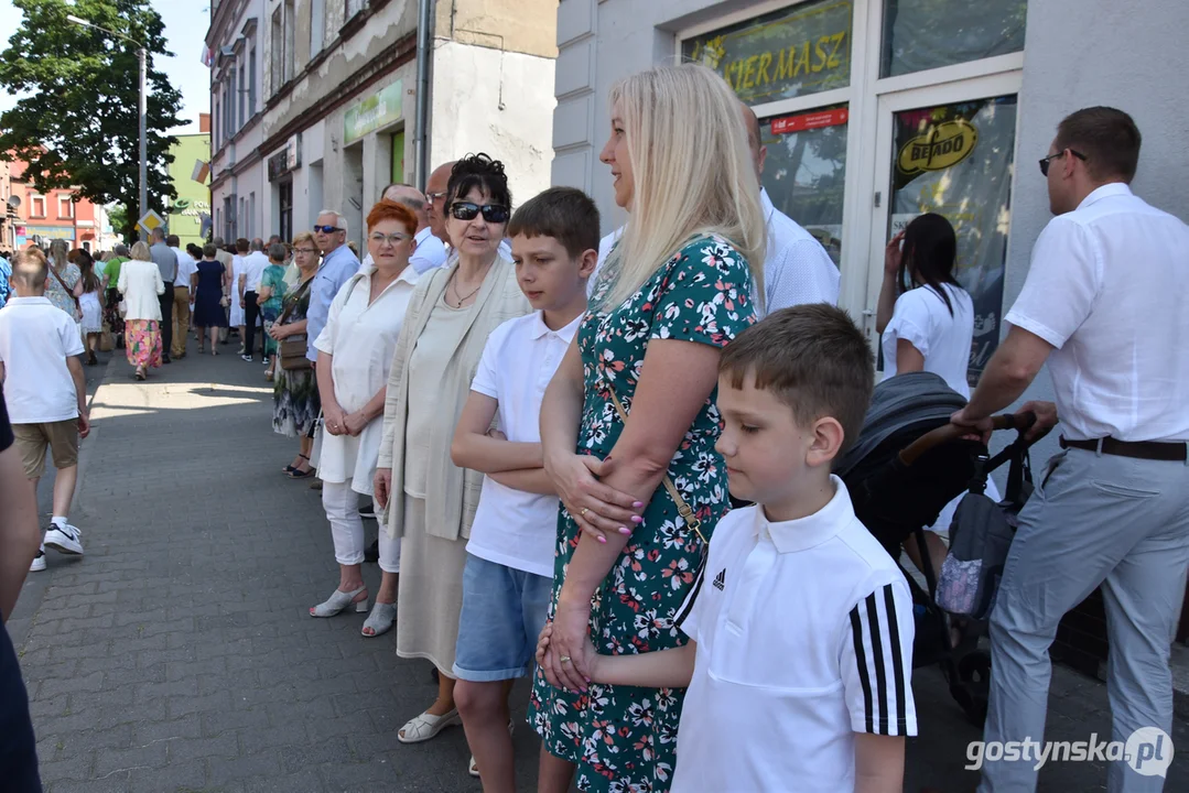 Gostyń - Boże Ciało 2023 - procesja ulicami miasta