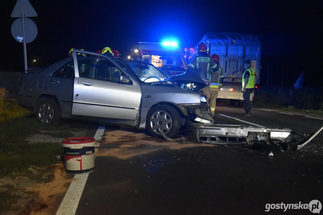 Zderzenie samochodu osobowego z ciężarowym na DW434 w Kuczynie