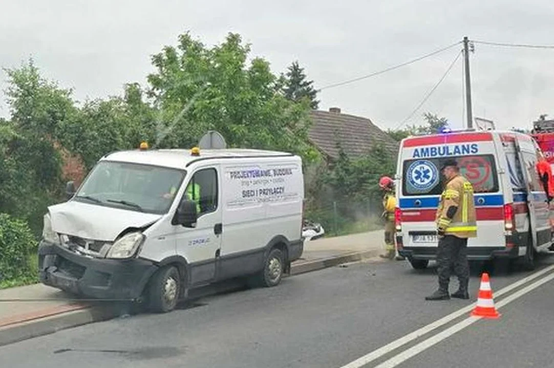 Scanią wjechał w auta stojące w korku. Zderzenie na ul. Wrocławskiej w Jarocinie - Zdjęcie główne