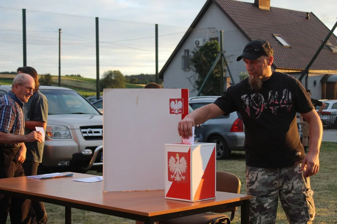 Po trzech tygodniach chciano odwołać sołtyskę Brzóstkowa. Zaskakujący wynik zebrania wiejskiego