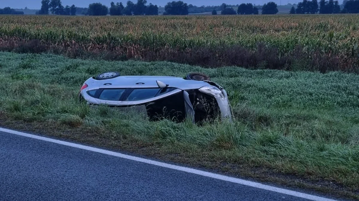 Aby uniknąć zderzenia wylądowała w rowie... - Zdjęcie główne