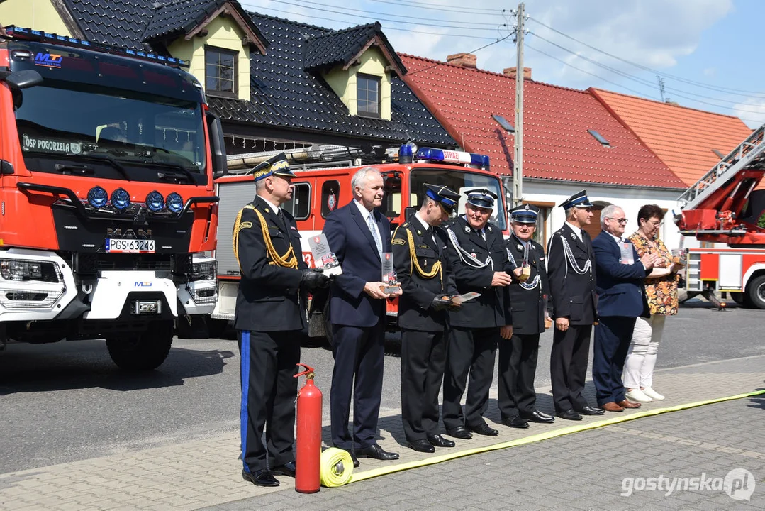 Przekazanie wozu strażackiego dla jednostki OSP w Pogorzeli