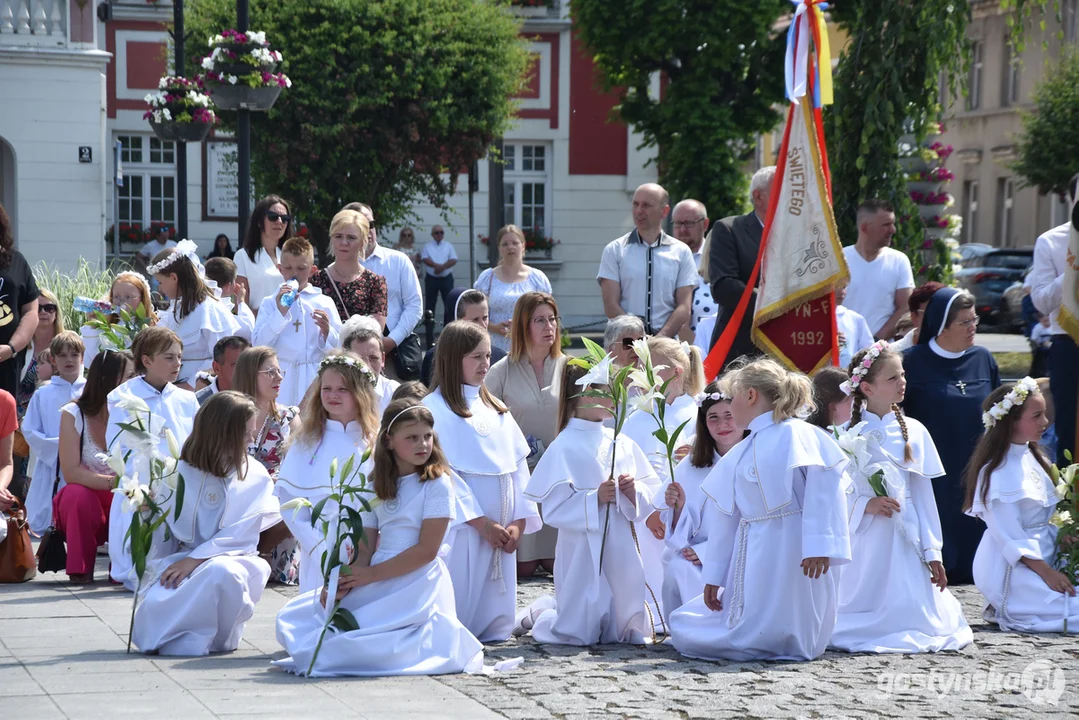 Gostyń - Boże Ciało 2023 - procesja ulicami miasta