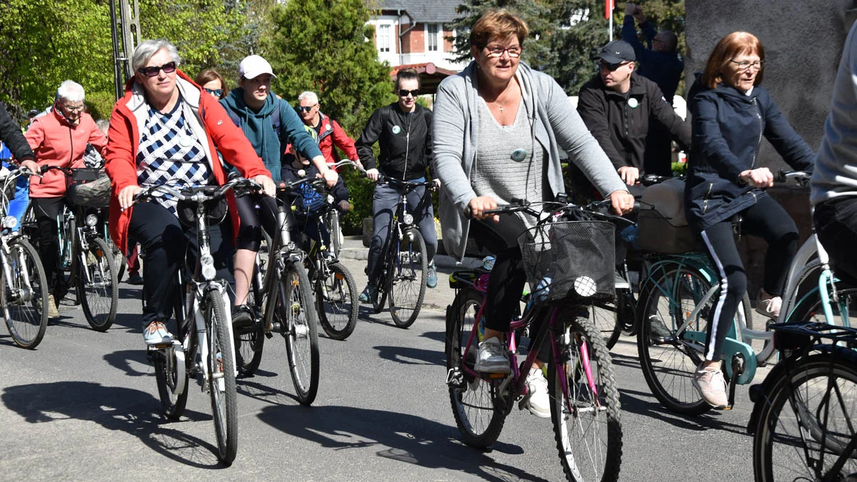 Tylu rowerzystów na starcie jeszcze nie było! Piętnasta rowerowa majówka w Poniecu - Zdjęcie główne