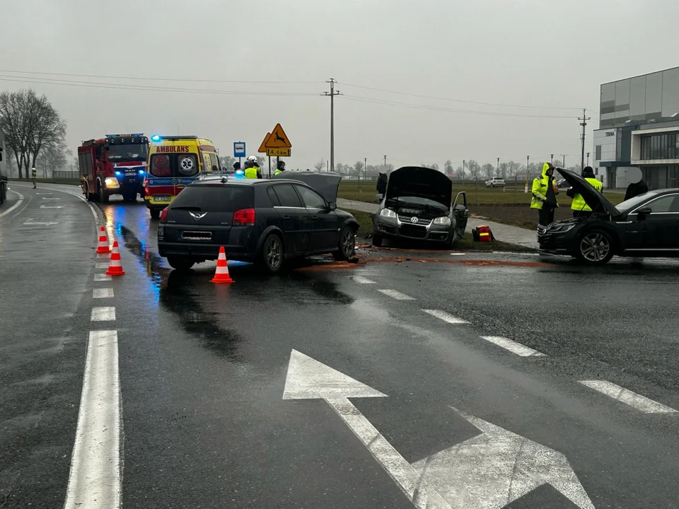 Kolizja na drodze krajowej w Popówku. Dwie osoby w szpitalu - Zdjęcie główne