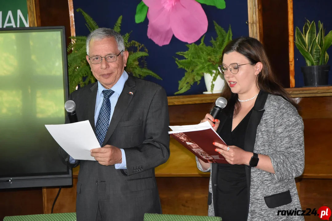 Ambasador Panamy podpisał umowę o współpracy z bojanowską szkołą - Zdjęcie główne