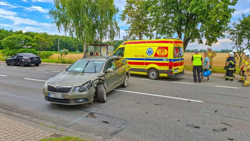 Zderzenie dwóch aut na DK11 w Witaszycach