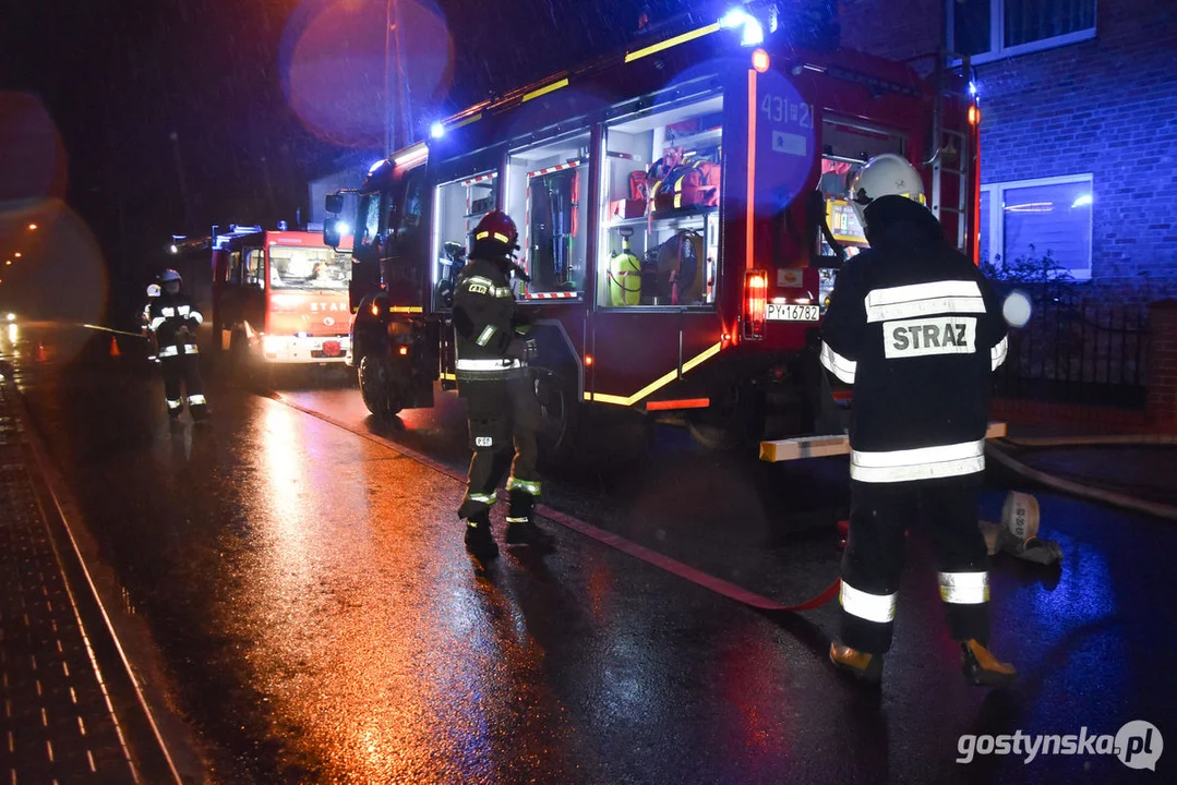 Nocny pożar w garażu w Czajkowie (gm. Gostyń)