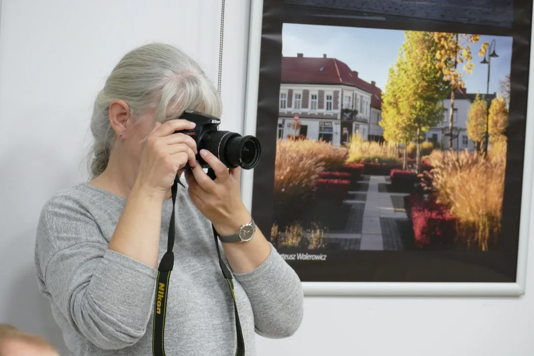 Otwarcie wystawy "Oddech miasta" w pleszewskiej bibliotece