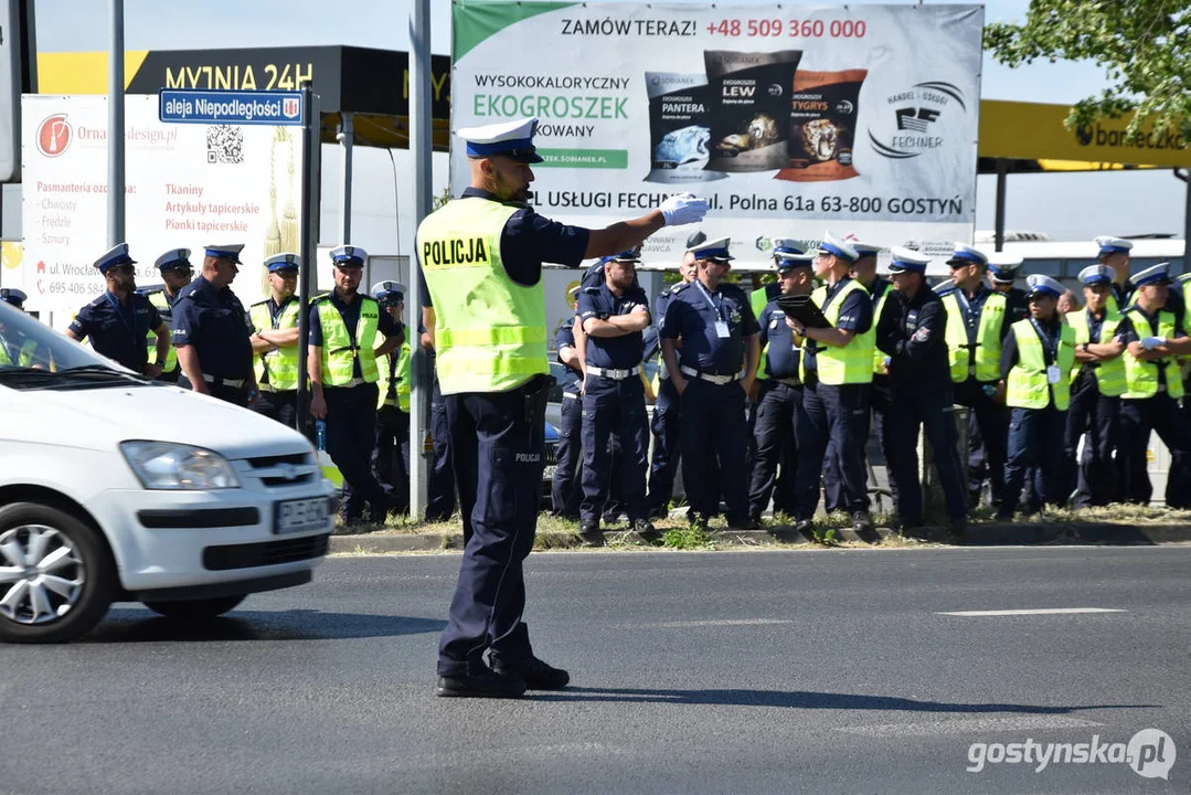 34. Konkurs "Policjant ruchu drogowego 2024” w Gostyniu. Dzień drugi - ręczna regulacja ruchem