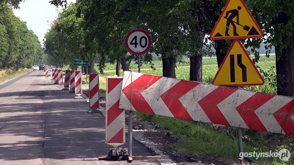 Remontowana droga powiatowa z Pogorzeli do Kaczagórki