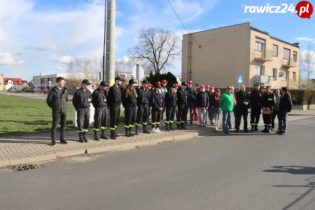 Jan Dziedziczak w Sarnowie. Spotkał się z druhnami i druhami OSP