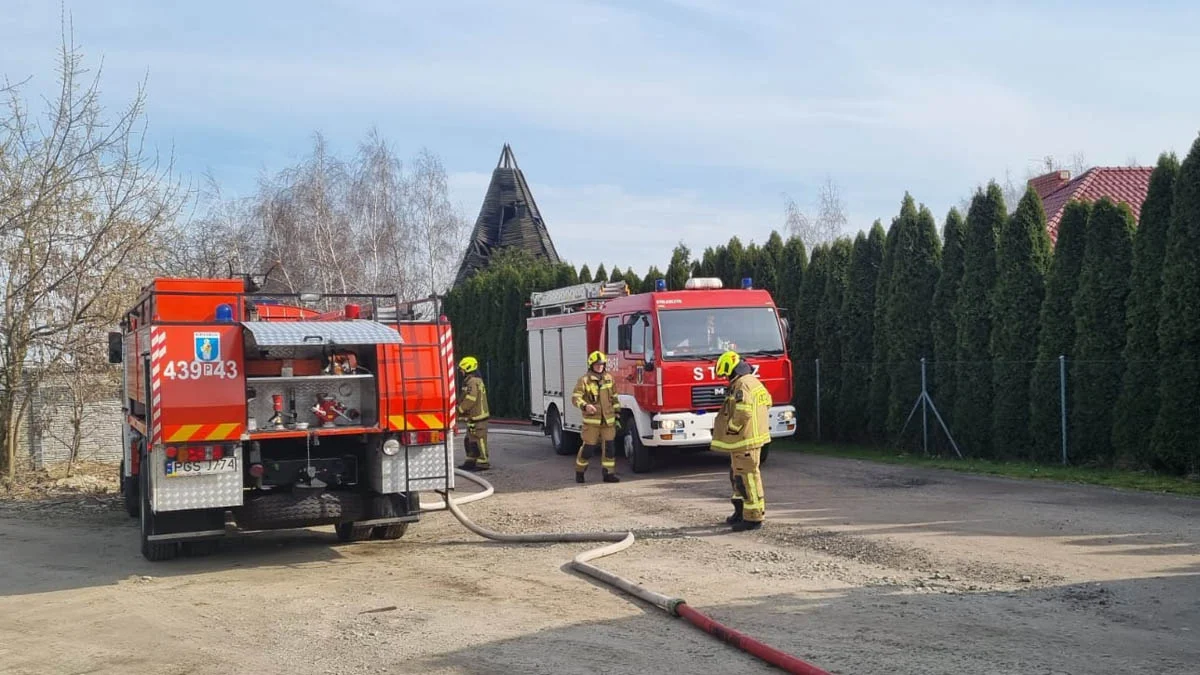 Pożar drewnianego wigwamu w Krobi