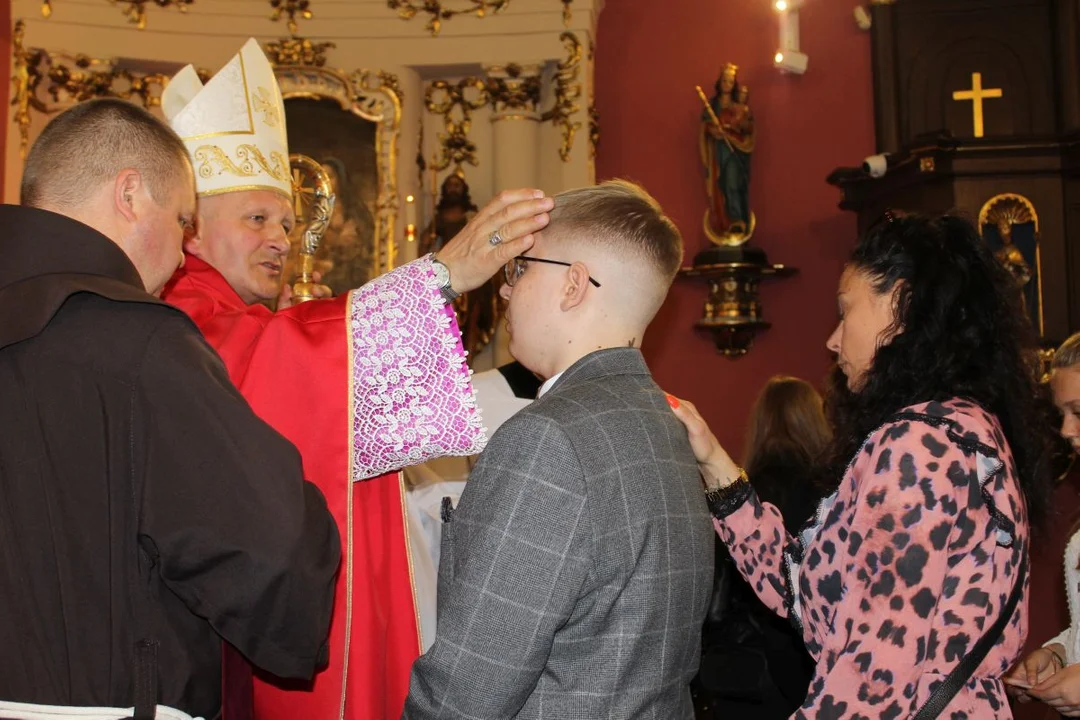 Bierzmowanie w diecezji kaliskiej na nowych zasadach i z większym zaangażowaniem rodziców - Zdjęcie główne