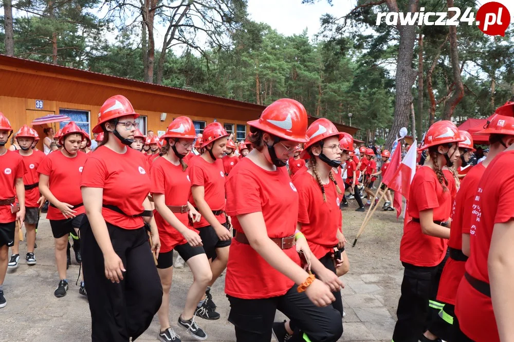 Ślubowanie i pasowanie na strażaka - członka MDP w Brennie (powiat leszczyński)